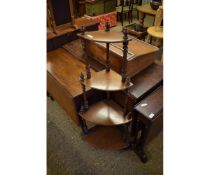 19TH CENTURY MAHOGANY CORNER WHATNOT WITH TURNED SPINDLE SUPPORTS