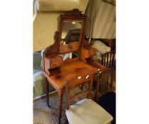 EDWARDIAN WALNUT MIRRORED BACK DRESSING TABLE WITH FULL WIDTH DRAWER TO BASE ON RING TURNED LEGS