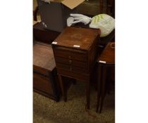 EDWARDIAN MAHOGANY SIDE TABLE FITTED WITH FOUR DRAWERS WITH DROPLET HANDLES ON TAPERING SQUARE SPADE