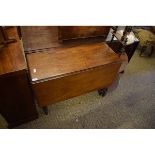 19TH CENTURY MAHOGANY DROP LEAF TABLE ON TURNED LEGS