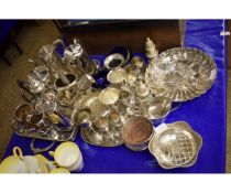 QUANTITY OF SILVER PLATED WARES TO INCLUDE COFFEE POT, HOT WATER JUG, FIVE PIECE TEA SET, BOWLS,