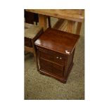 REPRODUCTION MAHOGANY THREE DRAWER BEDSIDE CHEST