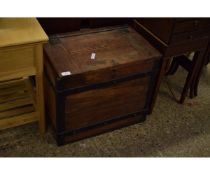 PINE AND CAST METAL TRUNK CONTAINING ASSORTED COPPER KETTLE, BRASS TRIVET ETC