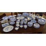 Extensive quantity of Copeland Spode Italian blue and white wares including 19 dinner plates, side