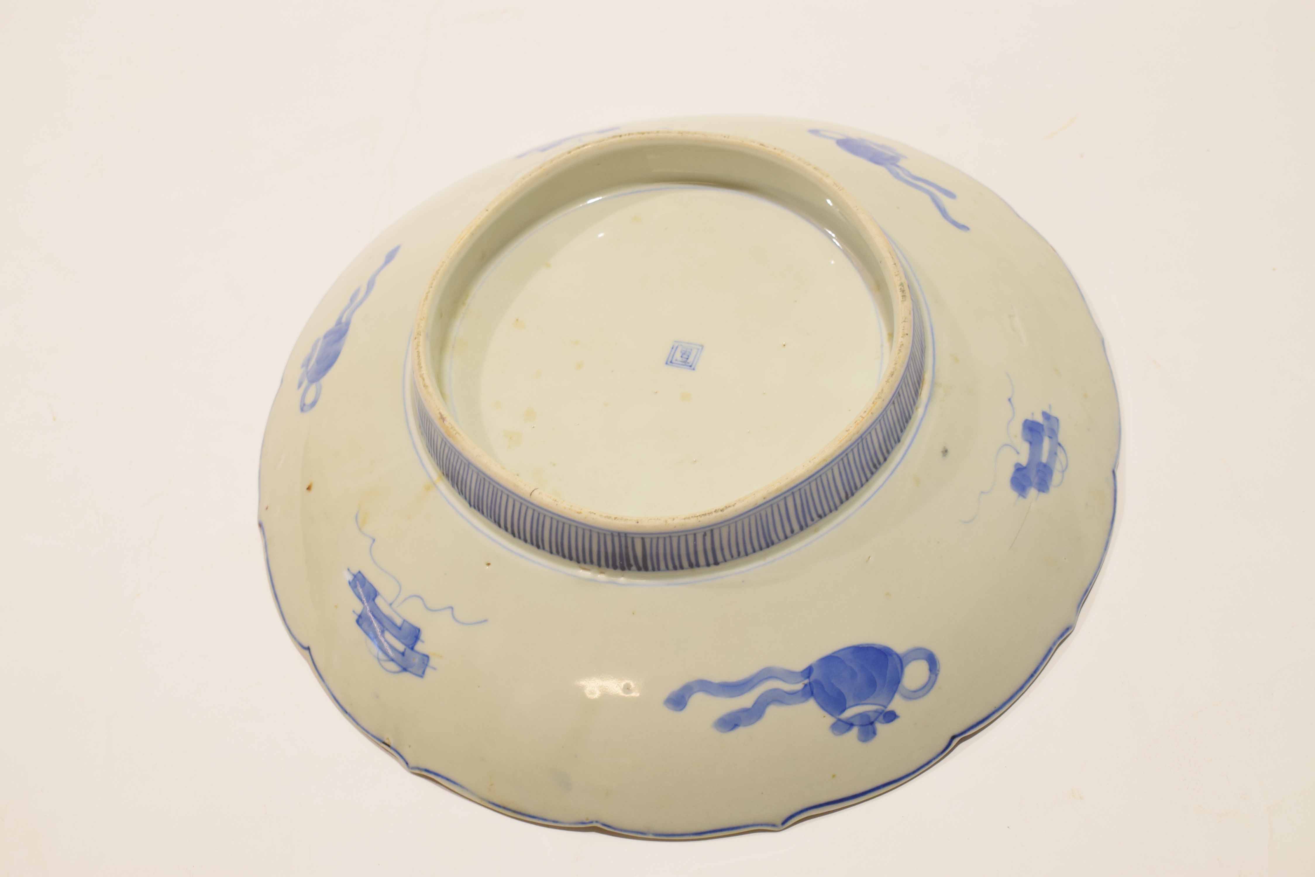 Large Japanese porcelain Imari dish with typical designs and a shaped rim, the underneath with - Image 2 of 2