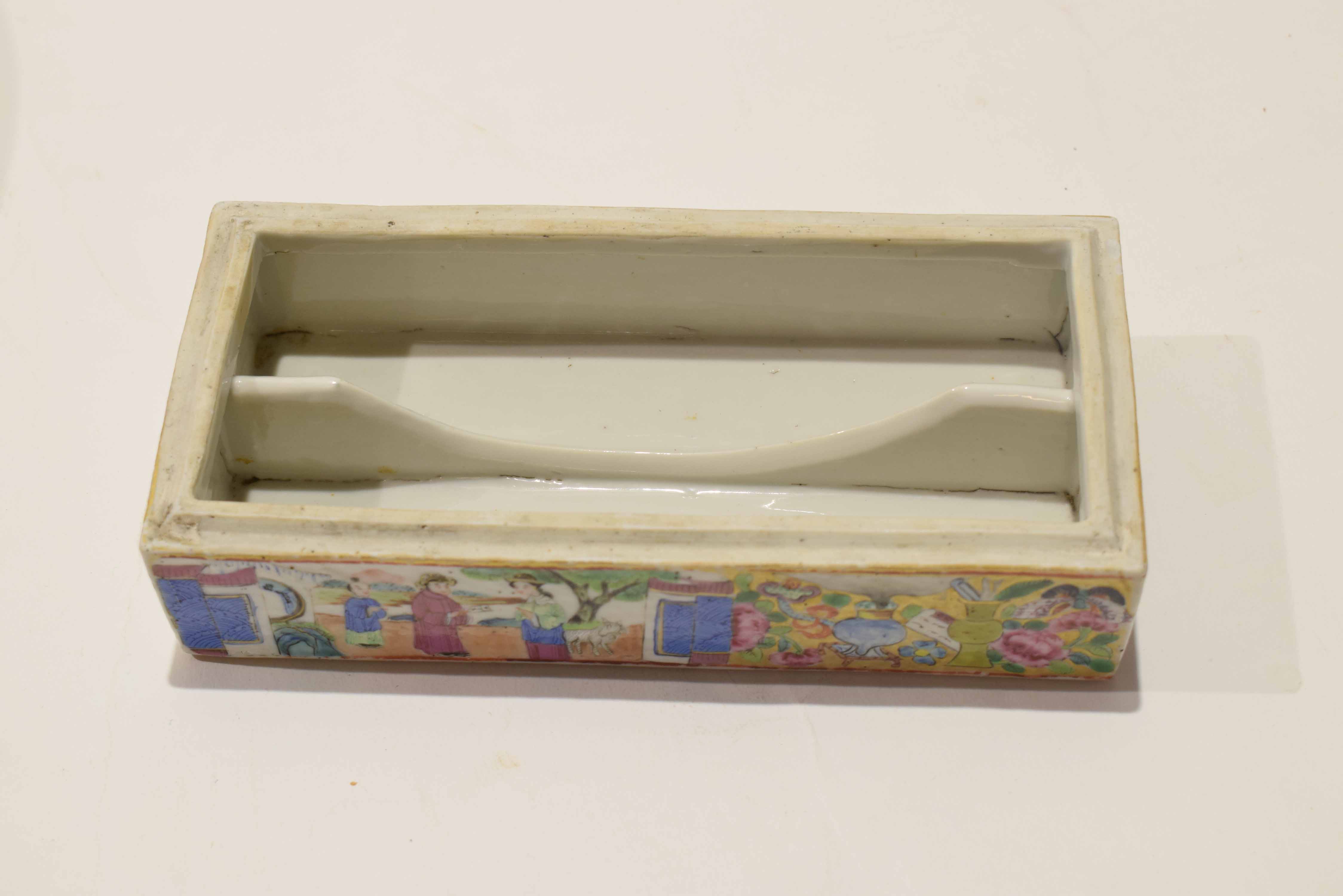 Late 19th century Cantonese porcelain rectangular box and cover decorated in famille rose with - Image 4 of 7