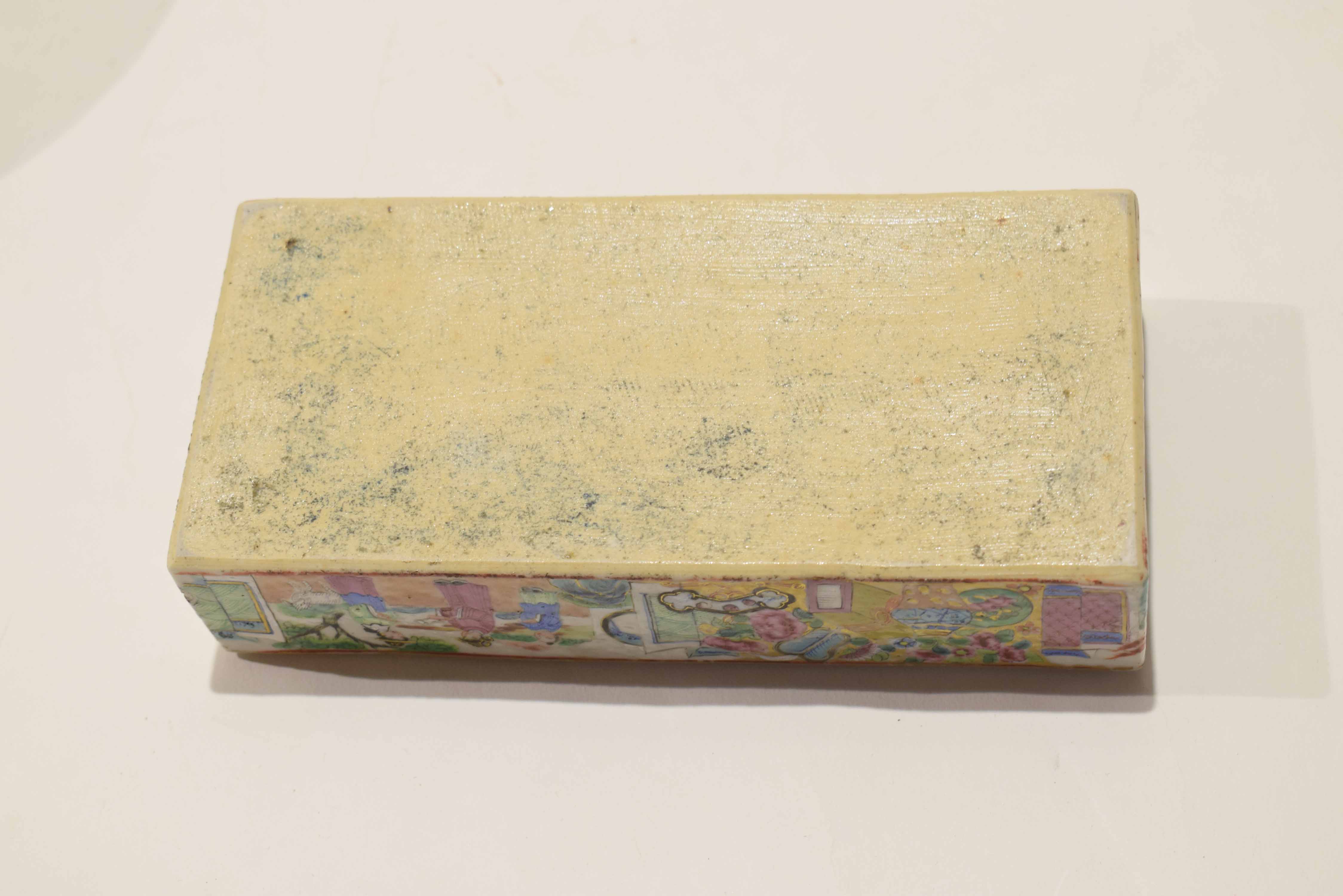 Late 19th century Cantonese porcelain rectangular box and cover decorated in famille rose with - Image 5 of 7