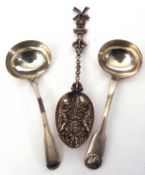 Mixed Lot: George III sauce ladle in double struck threaded Fiddle pattern with oval bowl, London