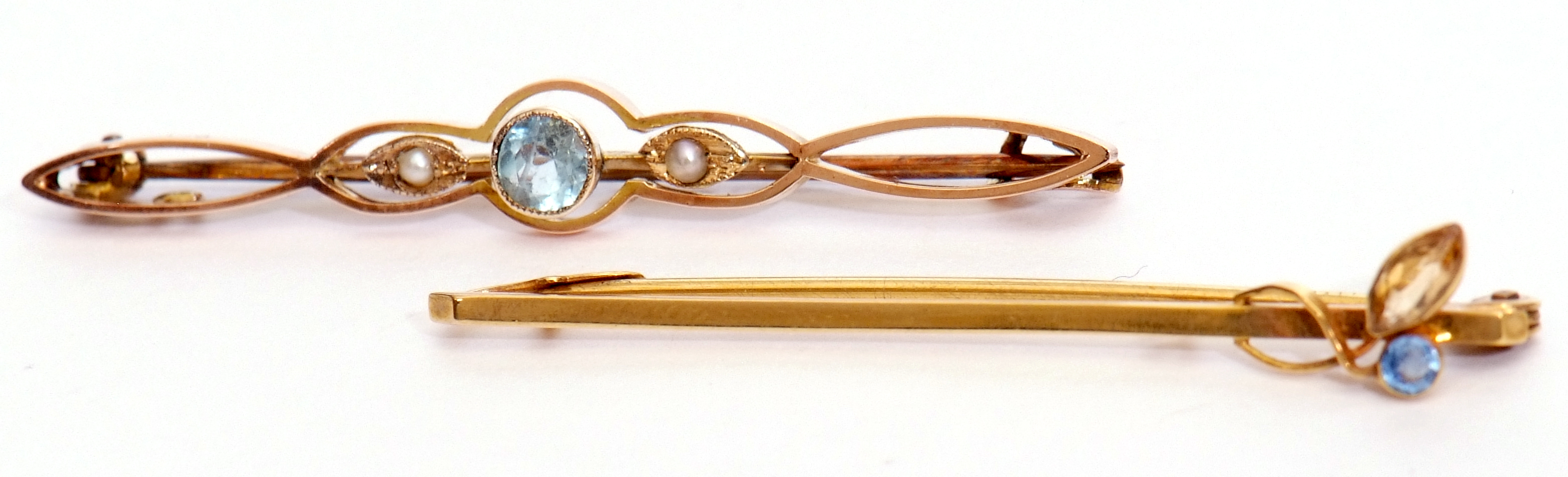 Mixed Lot: 9ct gold bar brooch hallmarked Chester 1922, with a blue and yellow stone detail, - Image 2 of 2