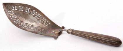 George IV Fiddle pattern fish slice with pierced and engraved blade and initialled handle, length