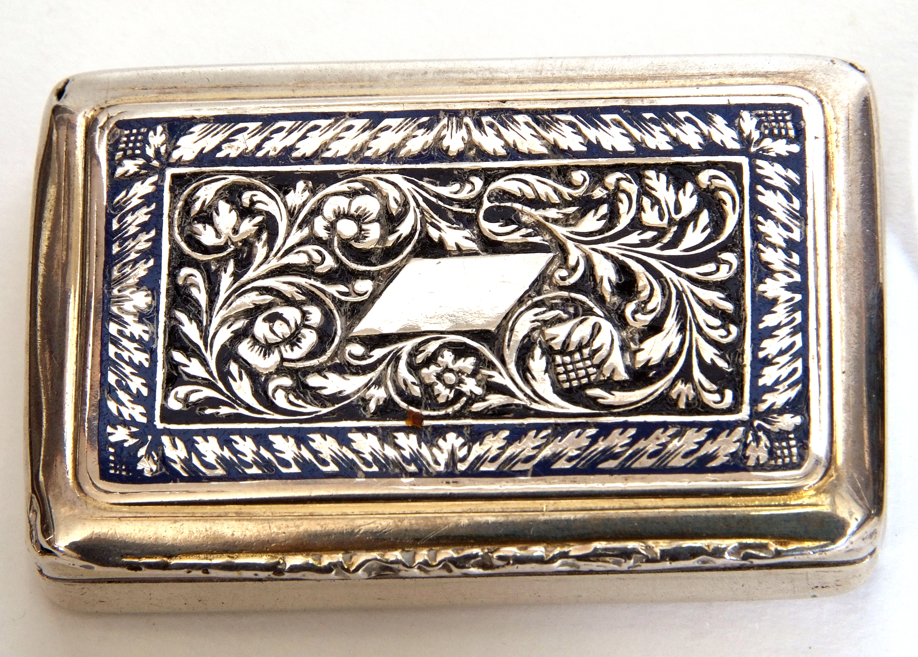 Late 19th/early 20th century Austro-Hungarian snuff box of rectangular form, the lid with chased - Image 2 of 3