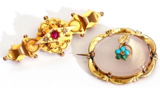 Mixed Lot: Edwardian 9ct gold Etruscan revival brooch centring a small ruby between two small