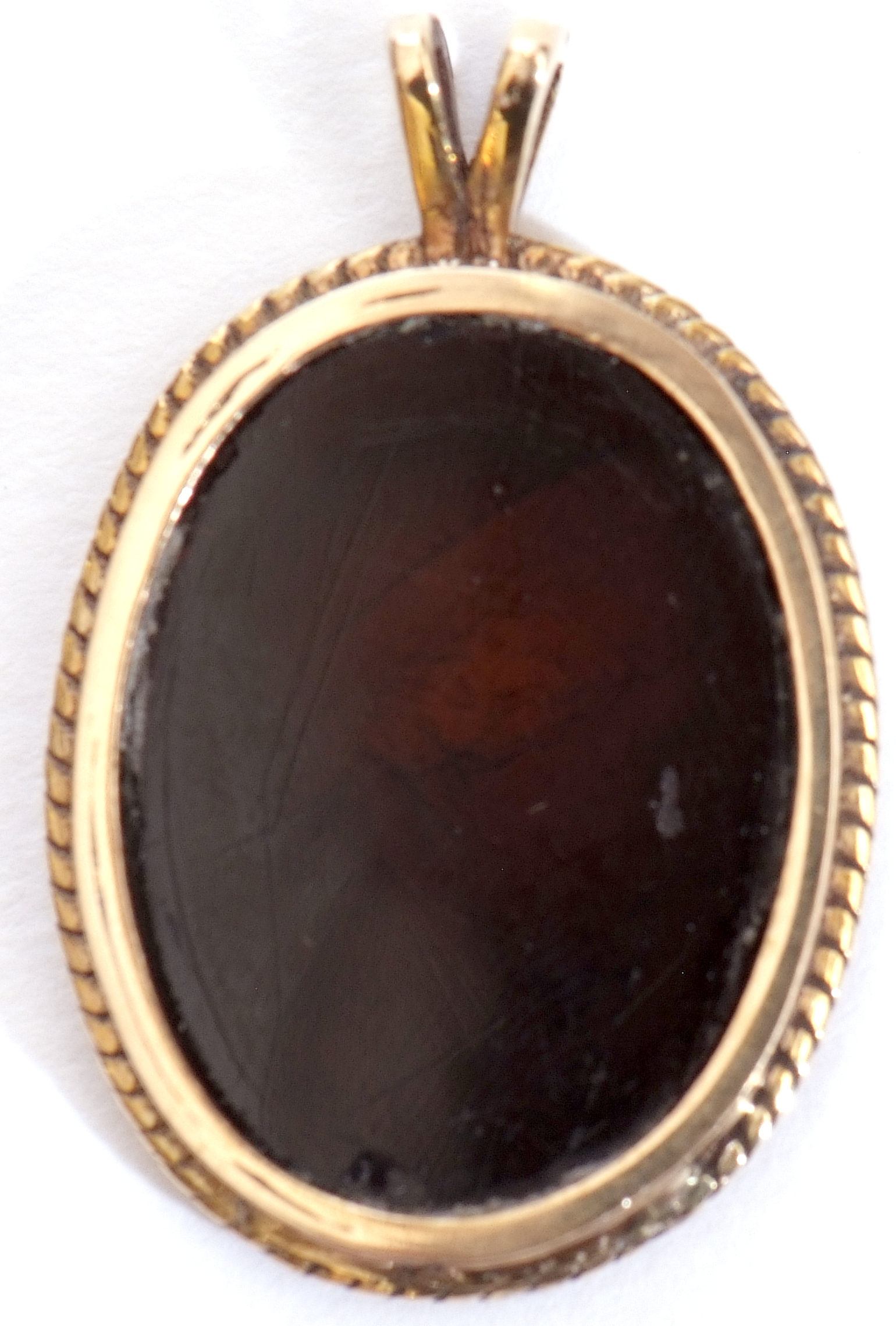 Glass intaglio pendant of oval form depicting a classical figure in a plain polished and rope - Image 2 of 2