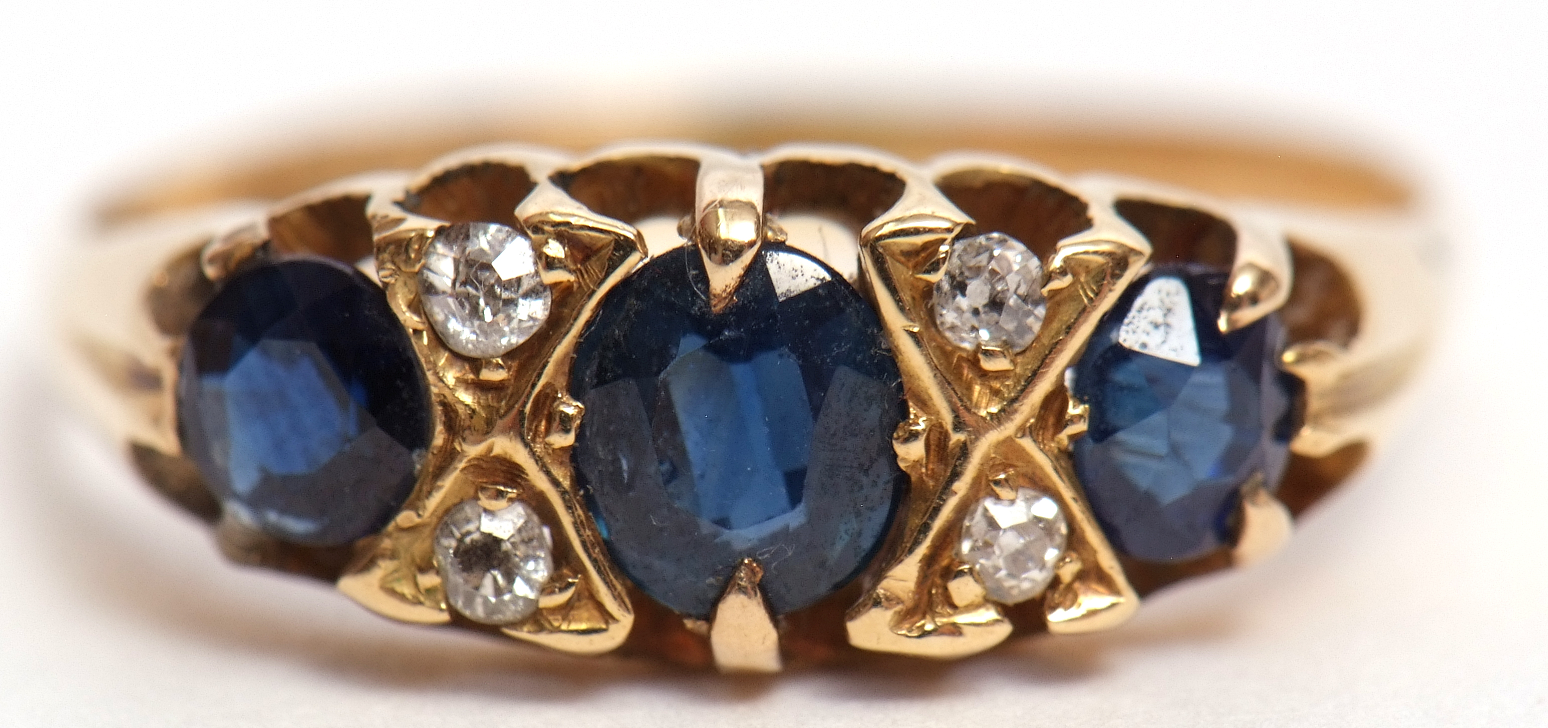 Early 20th century 18ct gold blue stone and diamond ring, the three graduated stones interspersed by