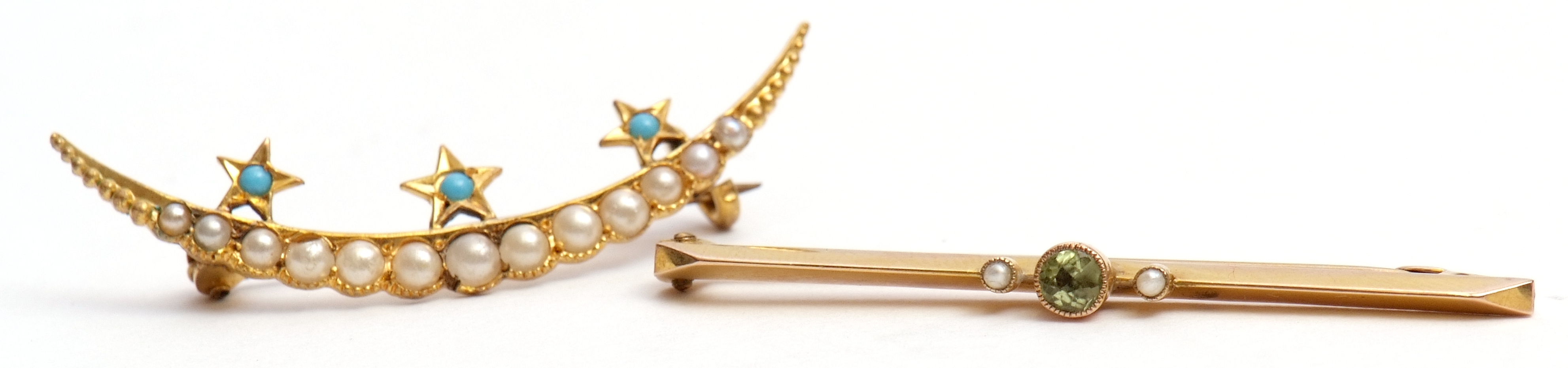 Mixed Lot: peridot and seed pearl bar brooch, individually bevelled and millegrain set on a plain - Image 2 of 2