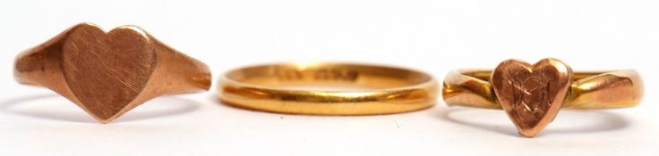 Mixed Lot: 22ct gold wedding ring, 2.5gms, a 9ct rose gold heart shaped ring, hallmarked