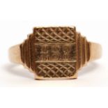 9ct gold gent's signet ring engraved with monogram within a textured shoulder descending box