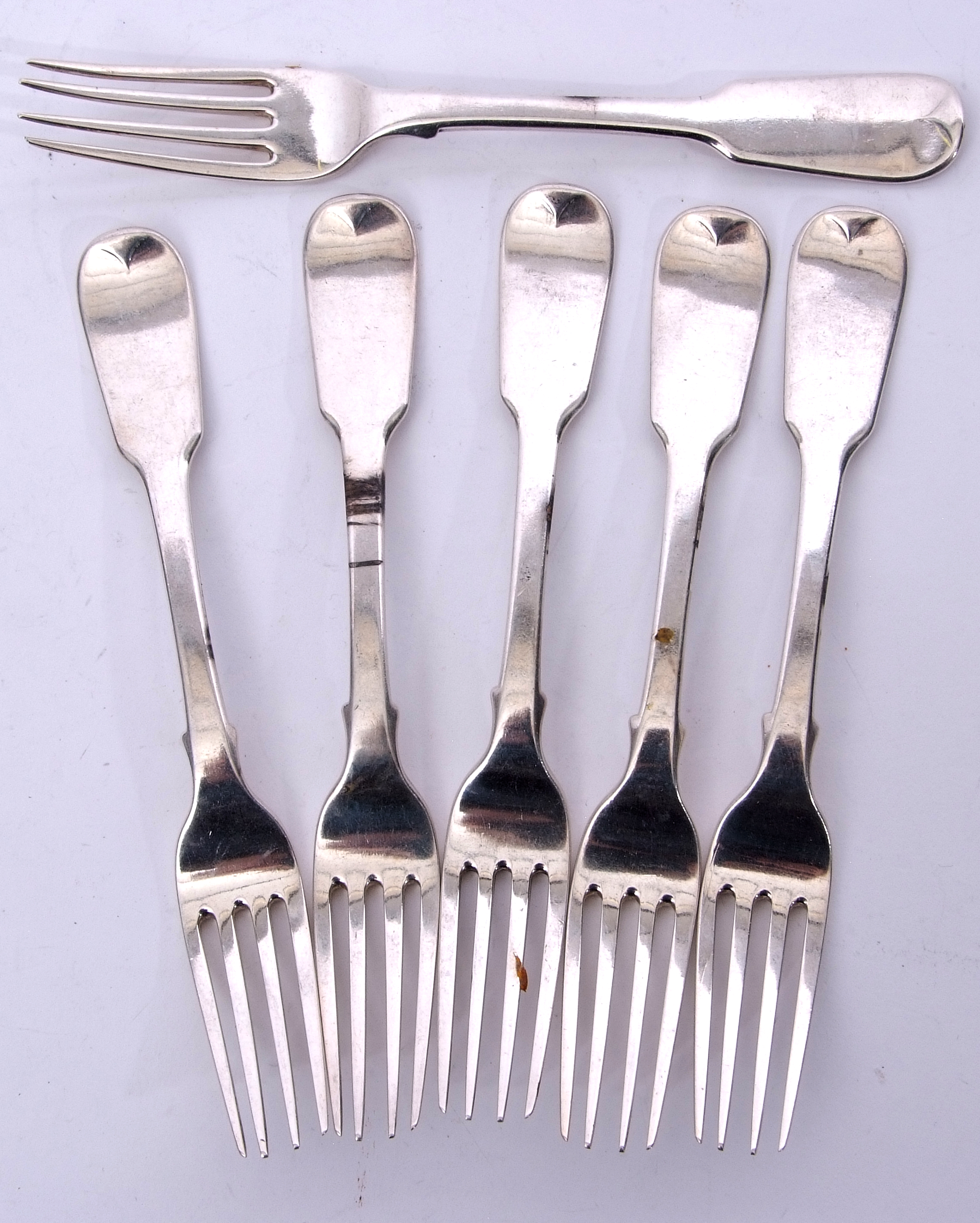 Set of six Victorian dessert forks in Fiddle pattern, London 1839, maker WB, 355gms total (6)