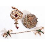 Mixed Lot: 9ct stamped brooch featuring two diving swallows, with green stone set bodies, seed pearl