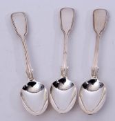 Set of three Victorian tea spoons in double struck Fiddle and thread pattern, London 1864,