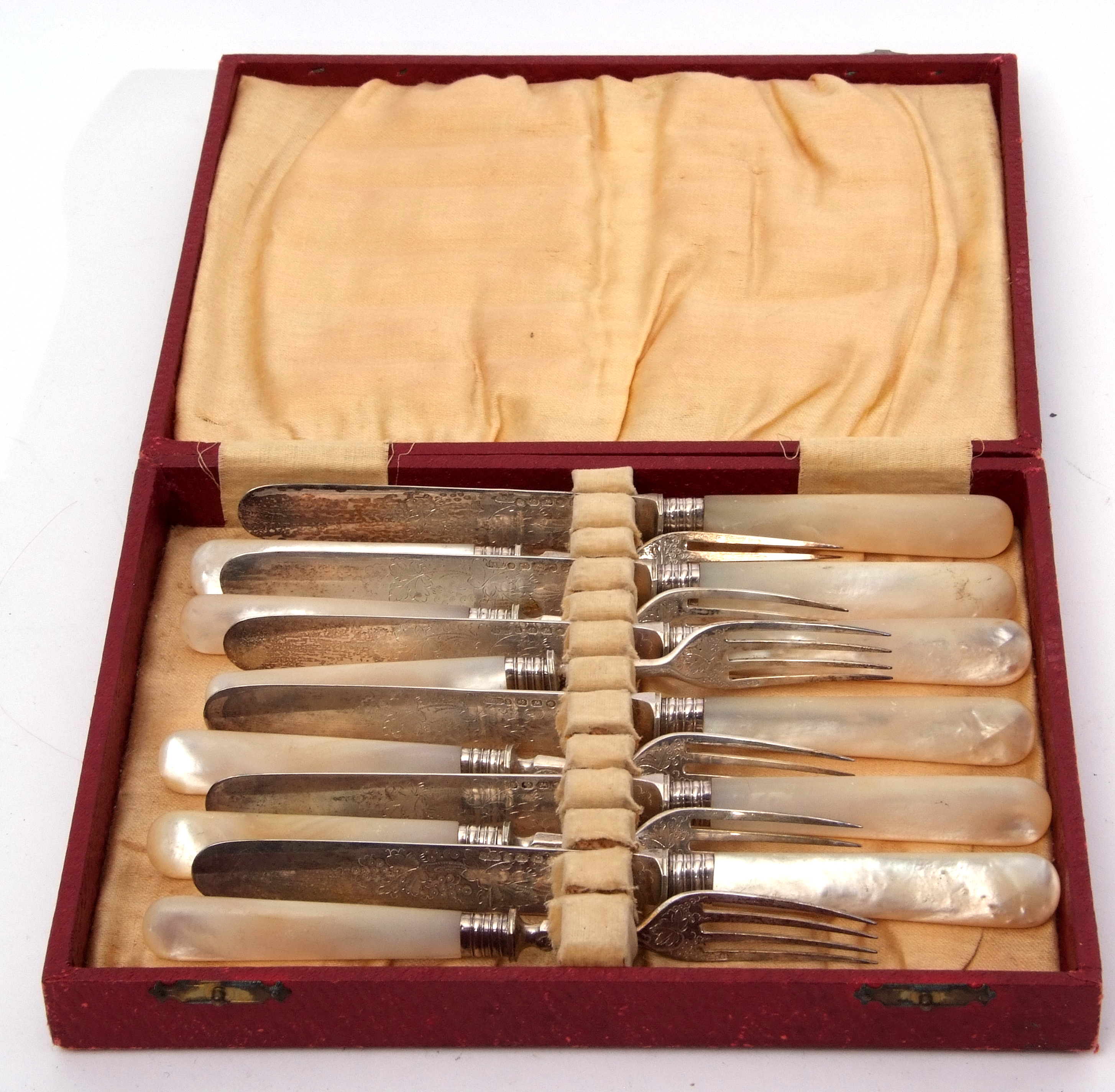Cased Victorian silver and mother of pearl handled dessert set, Birmingham 1872, six knives and