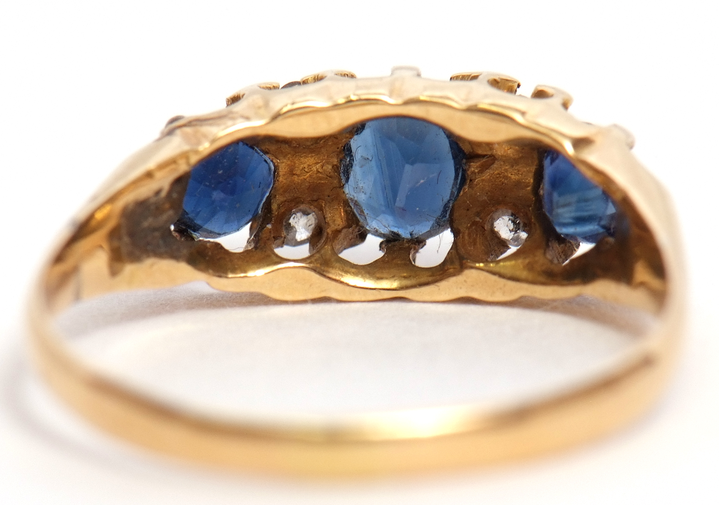 Early 20th century 18ct gold blue stone and diamond ring, the three graduated stones interspersed by - Image 5 of 6