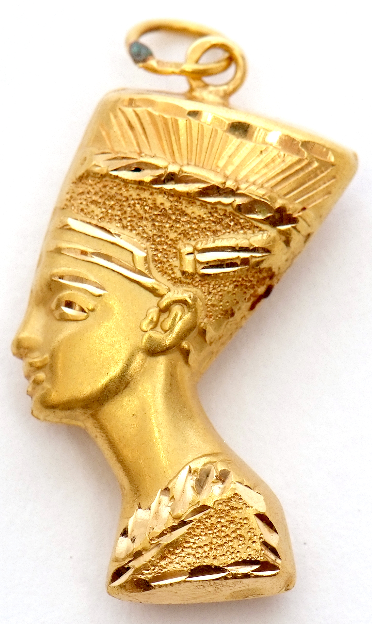 Mid grade yellow metal Egyptian Queen Nefertiti pendant, 3.4gms - Image 2 of 2