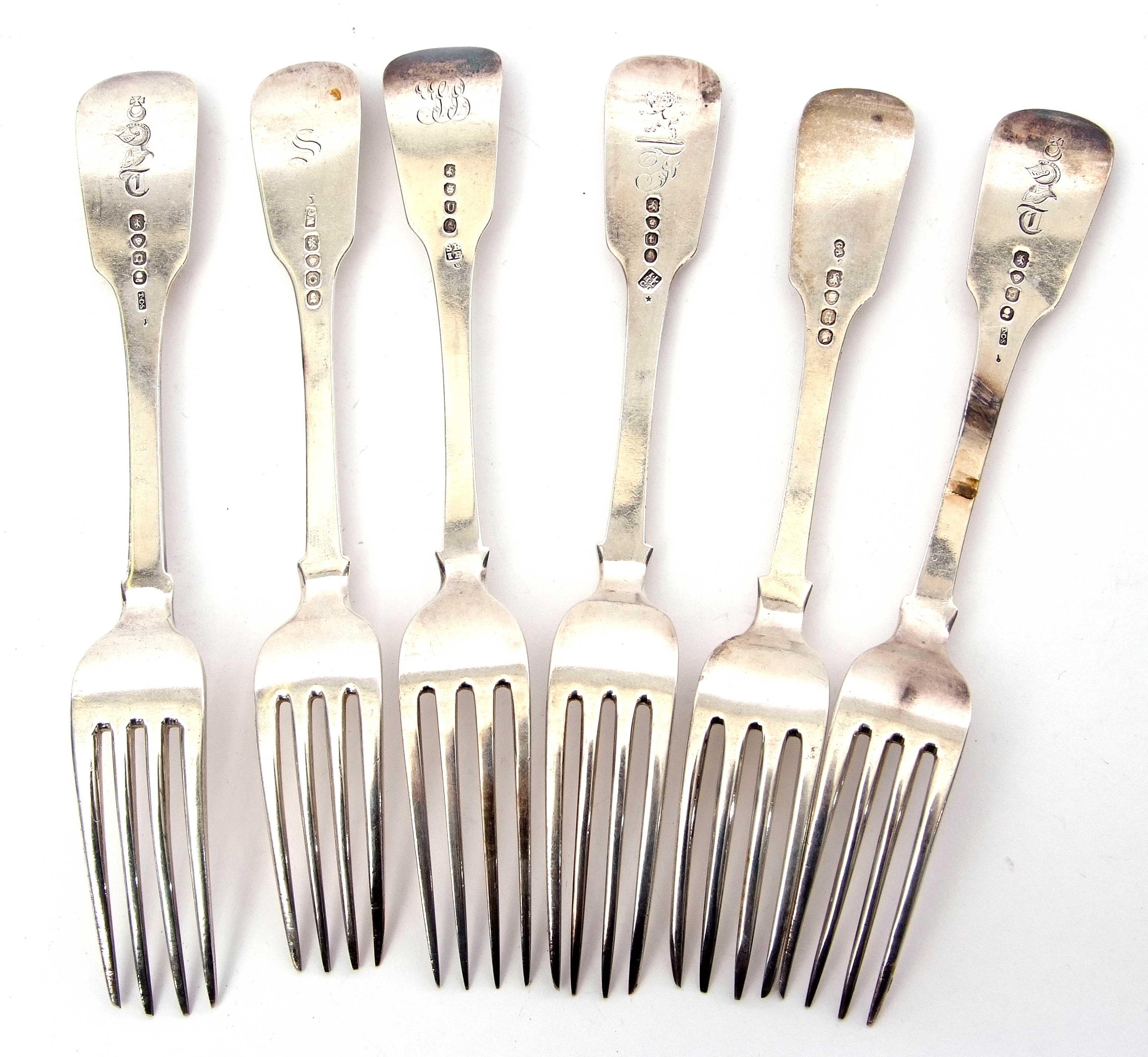 Matched set of six Georgian/Victorian table forks in Fiddle pattern, 476gms total (6) - Image 2 of 2