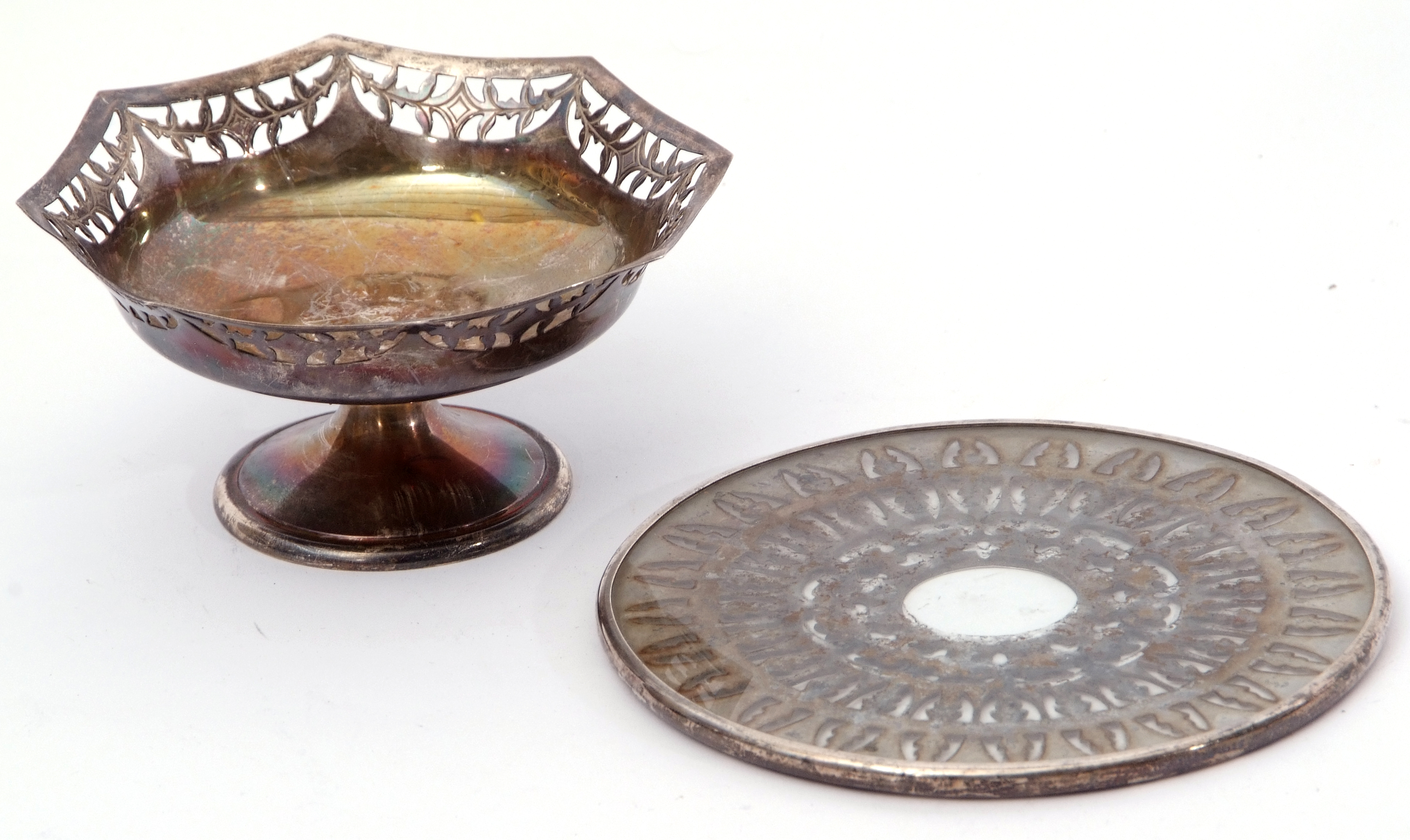 Mixed Lot: George V silver mounted and glass tea pot stand with foliate and fleur de lys pierced