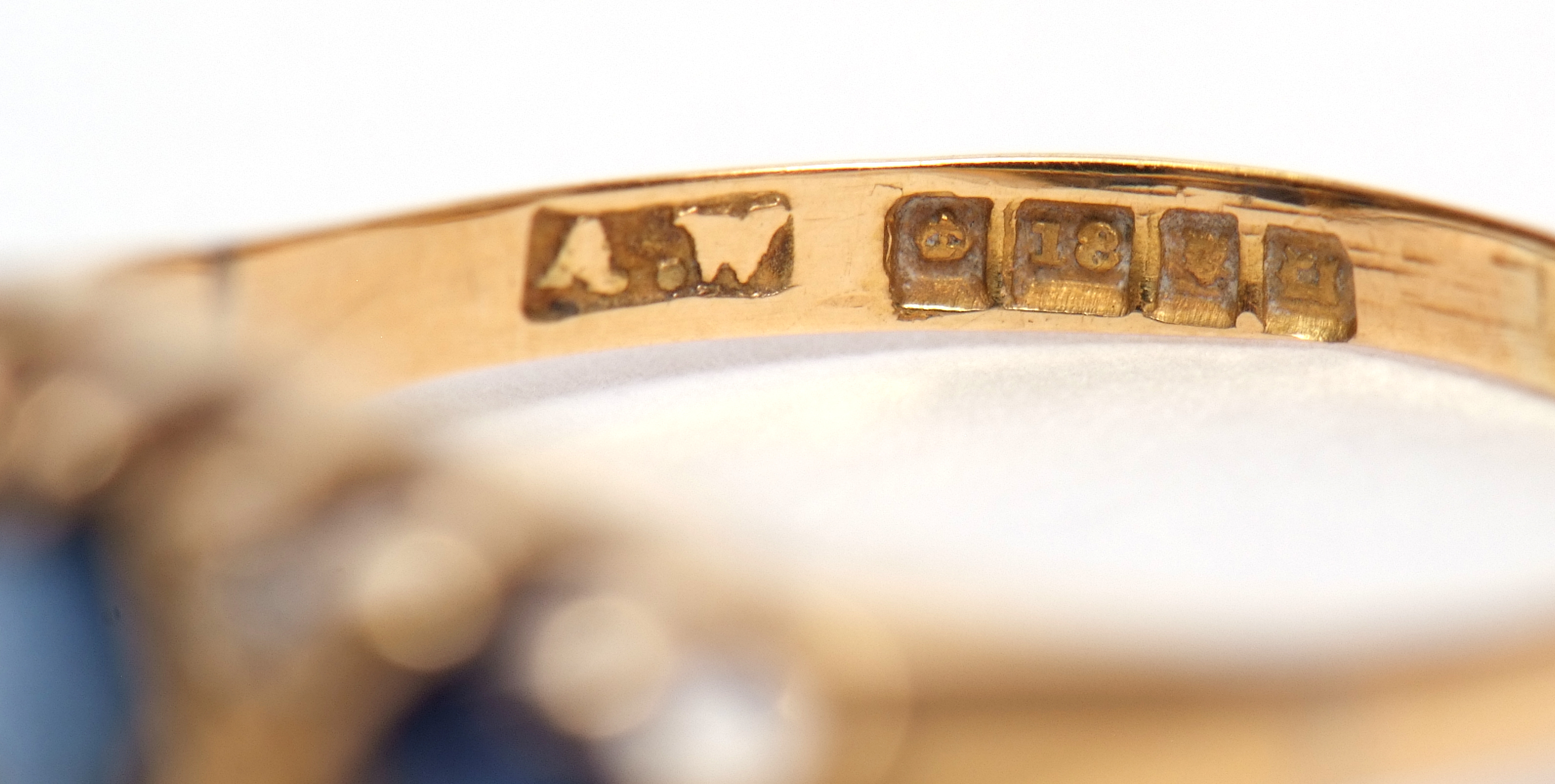 Early 20th century 18ct gold blue stone and diamond ring, the three graduated stones interspersed by - Image 3 of 6