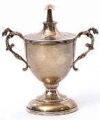 George V table lighter of trophy vase form to a circular foot with reeded rim and cast caryatid