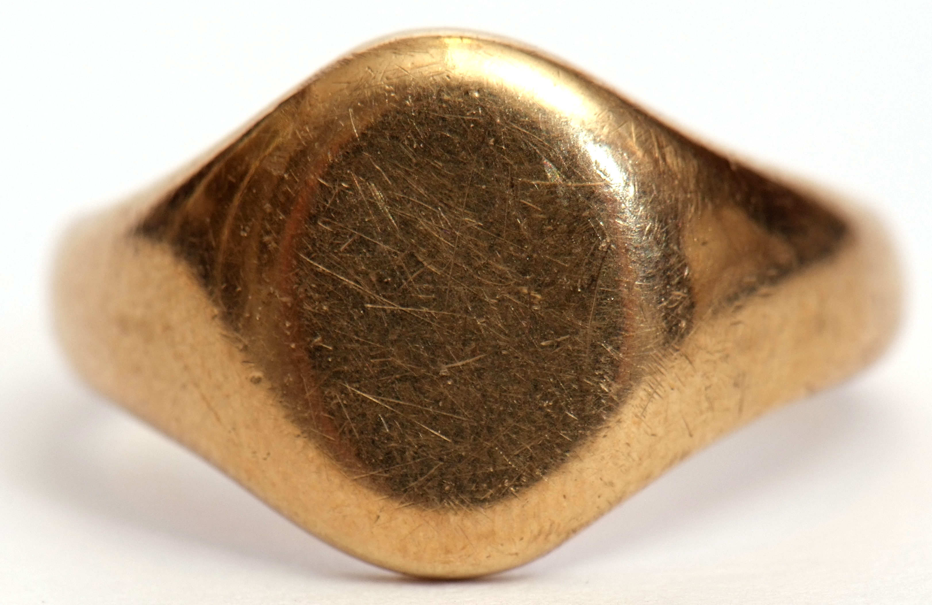 9ct gold gent's signet ring a plain polished oval shaped panel and shoulders, hallmarked - Image 6 of 6