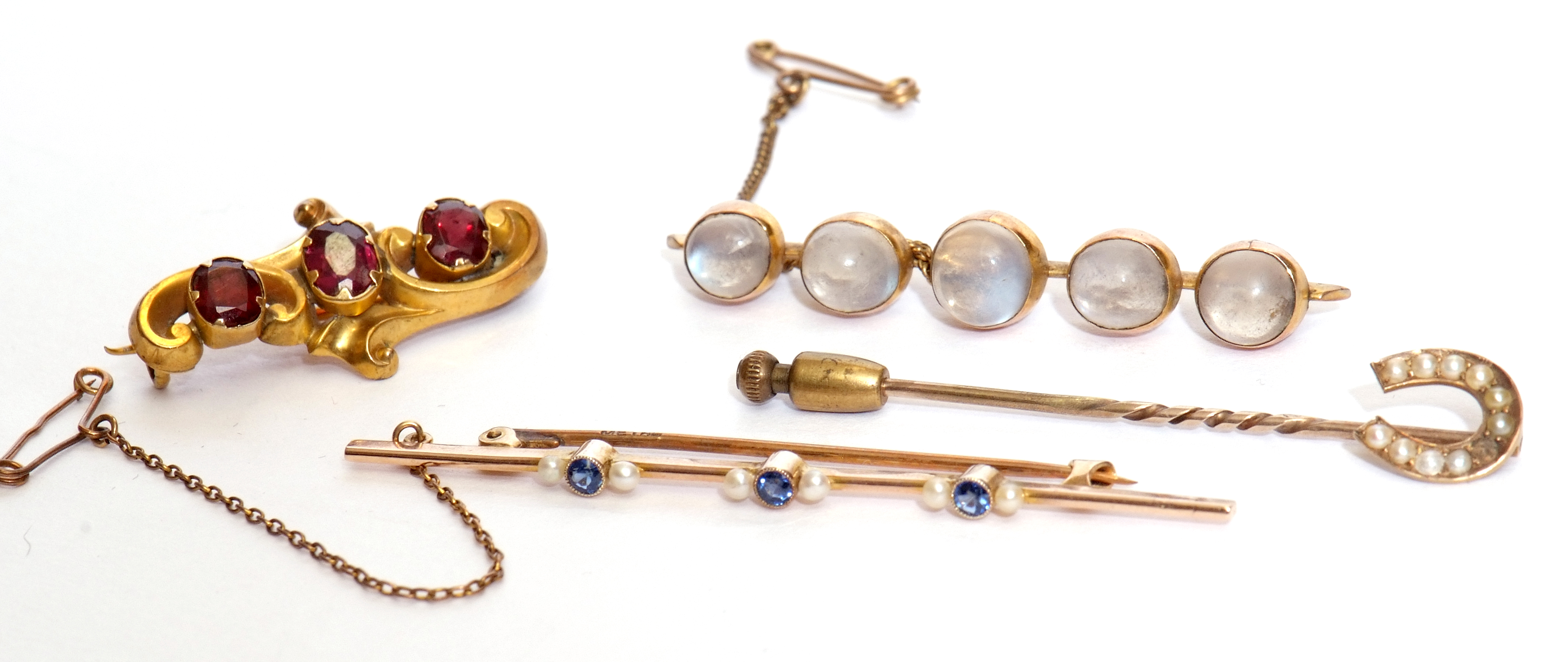 Mixed Lot: moonstone brooch, sapphire and seed pearl brooch, gilt metal and garnet scroll brooch,