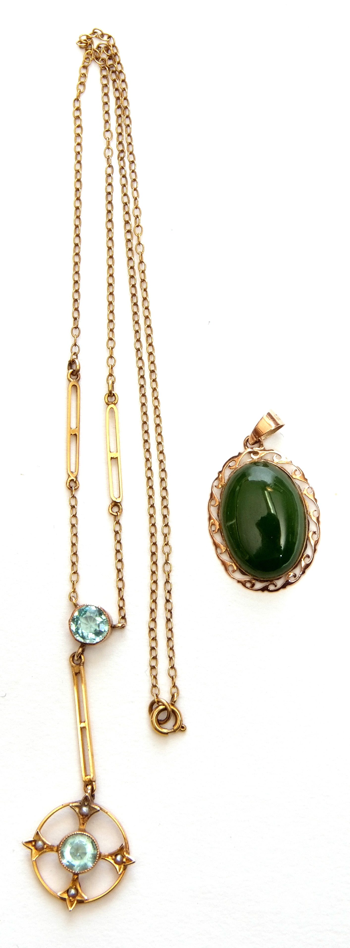 Mixed Lot: oval jade pendant in a 10K stamped frame, together with a 9ct stamped open work - Image 2 of 2