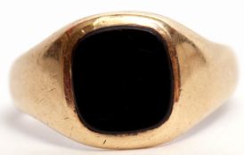 9ct gold gent's signet ring, the rectangular black onyx shaped panel framed in a plain polished