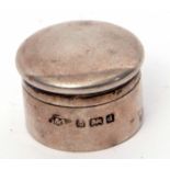 Small Edwardian circular pill box and lid, Birmingham 1903 by Green & Son, 2.5cm diam