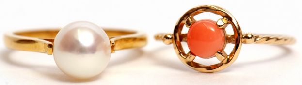 Mixed Lot: vintage coral ring, circular cabochon coral claw set in a pierced setting to a rope twist