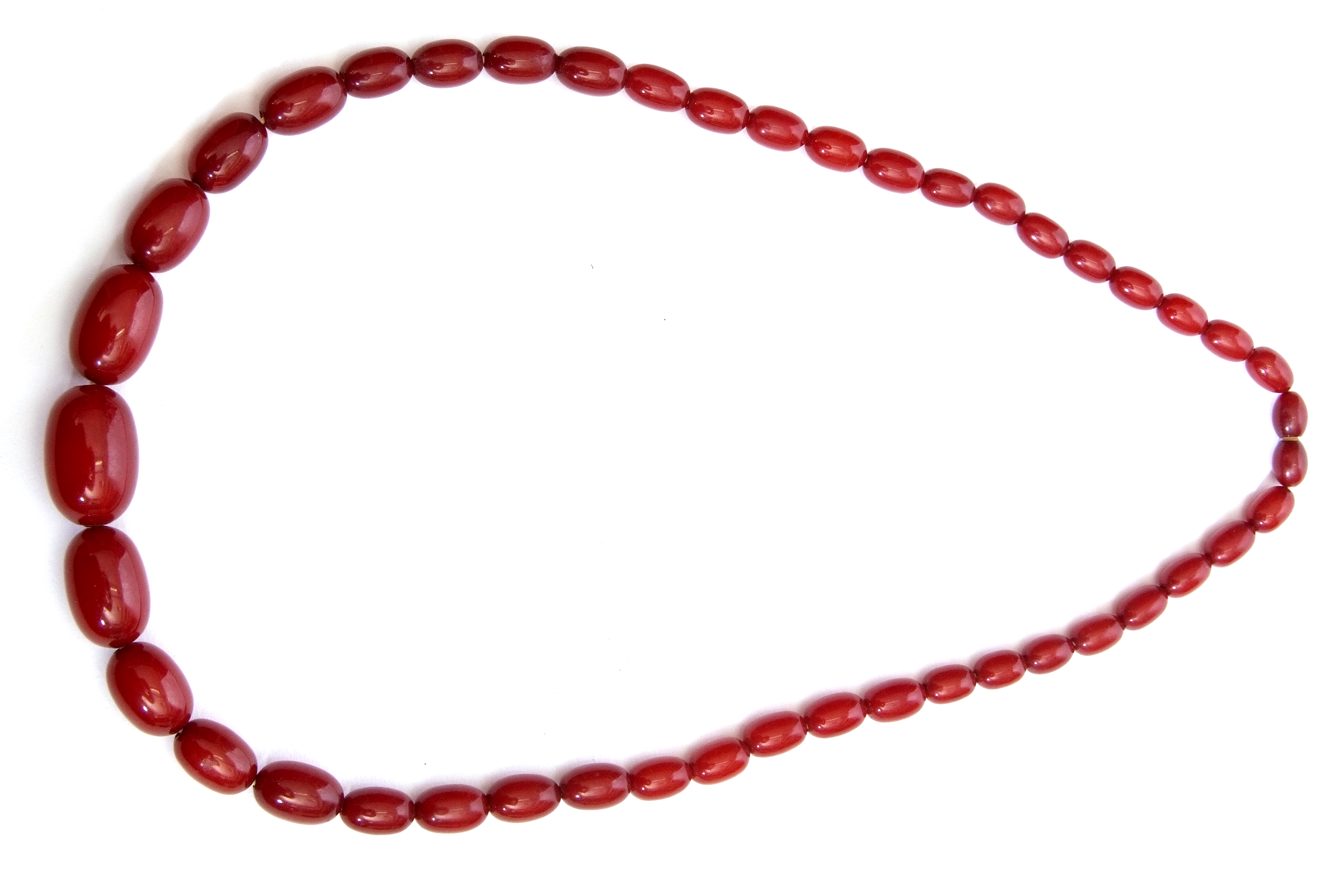 Vintage cherry amber bead necklace, a single row of oblong graduated beads, 1cm to 2.5cm, 30cm - Image 3 of 3