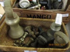 MIXED LOT OF VARYING SIZED BRASS BELL WEIGHTS