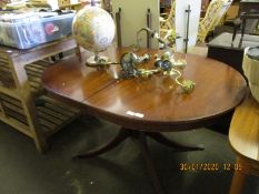 REPRODUCTION MAHOGANY EXTENDING DINING TABLE ON A QUATREFOIL BASE