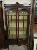 EDWARDIAN MAHOGANY DISPLAY CABINET WITH TWO GLAZED DOORS WITH CARVED DETAIL