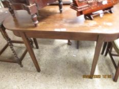 19TH CENTURY MAHOGANY SIDE TABLE ON TAPERING SQUARE LEGS