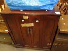 REPRODUCTION MAHOGANY TV CABINET WITH TWO CONCERTINA DOORS