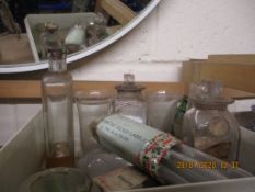 BOX CONTAINING MIXED VINTAGE CHEMISTS BOTTLES, MEASURES ETC