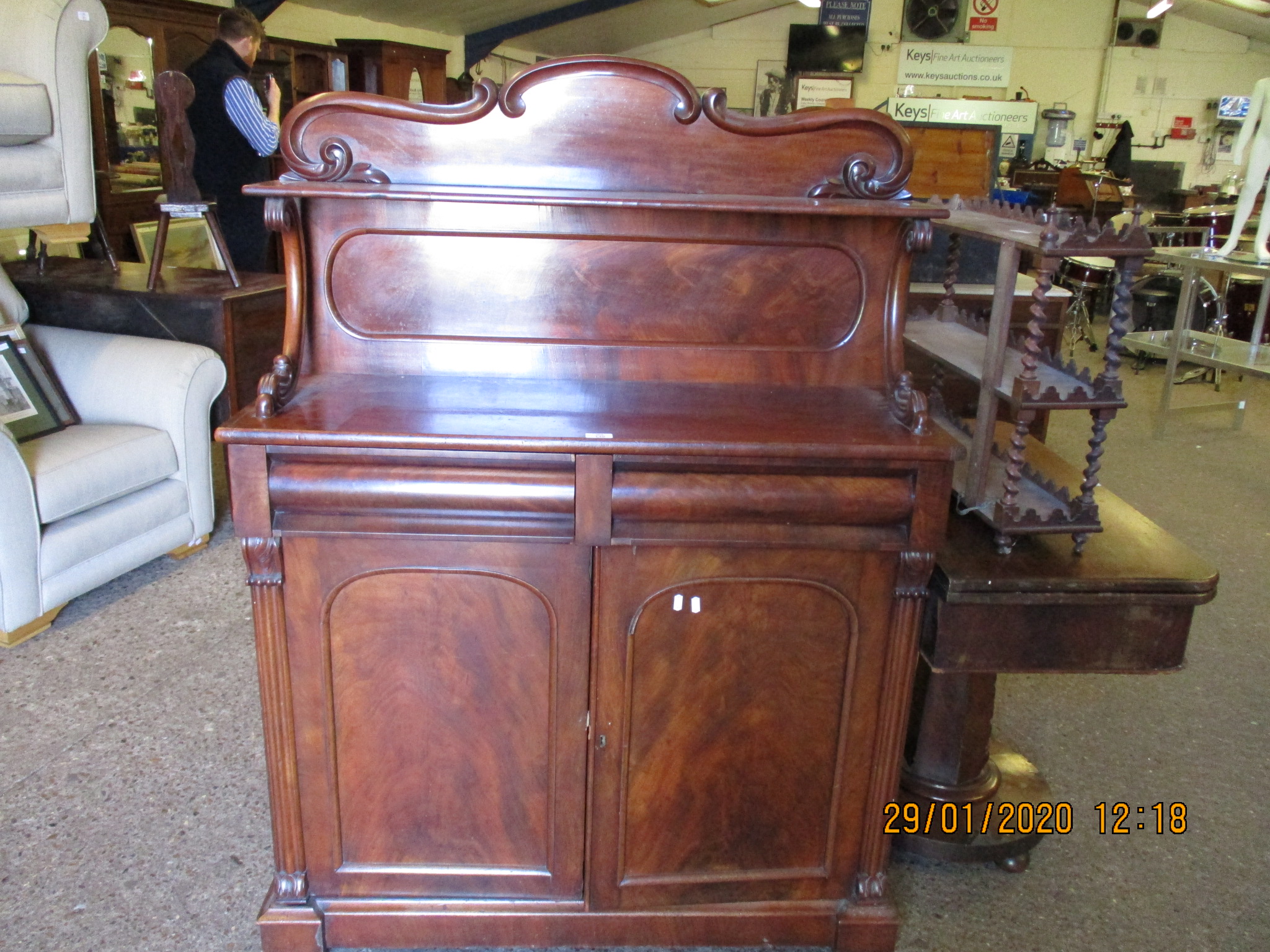 19TH CENTURY MAHOGANY CHIFFONIER WITH SHAPED TOP WITH TWO DRAWERS OVER TWO ARCHED PANELLED
