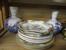 GROUP OF MIXED PLATES, PAIR OF BLUE PRINTED VASES (A/F)