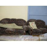 GOOD QUALITY MODERN FLORAL PATTERNED THREE PIECE SUITE COMPRISING A THREE SEATER SOFA, TWO SEATER