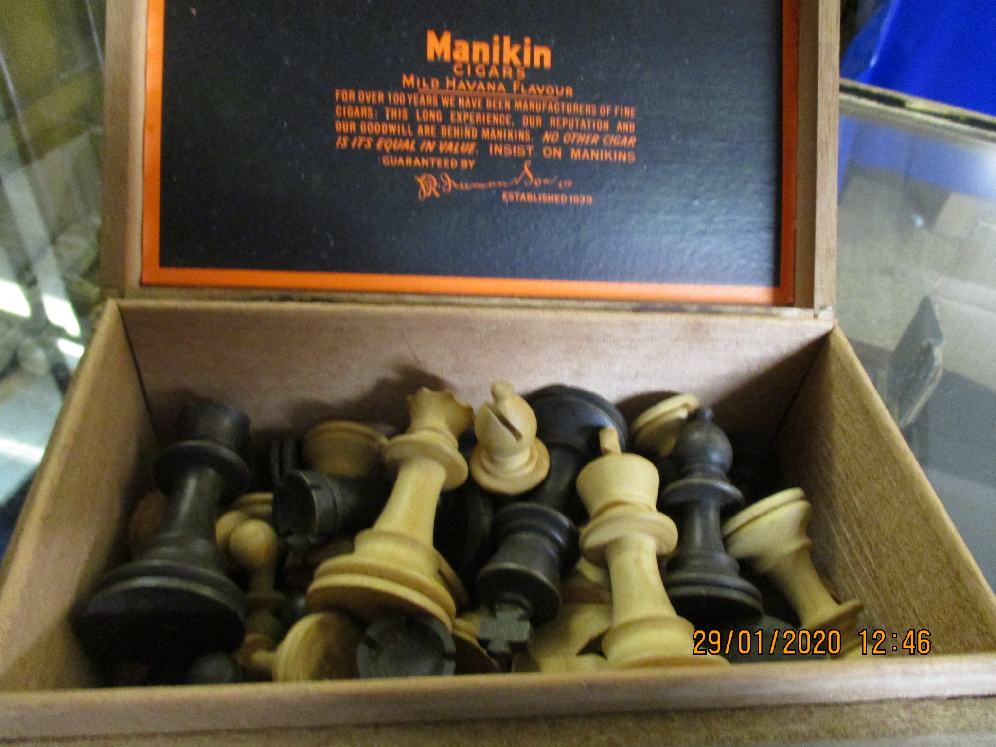 BOX CONTAINING TREEN CHESS PIECES