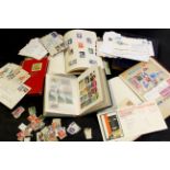 Box: containing quantity of three stamp albums of stamps of the world + further plastic folders with