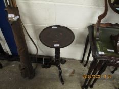 REPRODUCTION MAHOGANY WINE TABLE WITH BOBBIN TURNED COLUMN ON A TRIPOD BASE